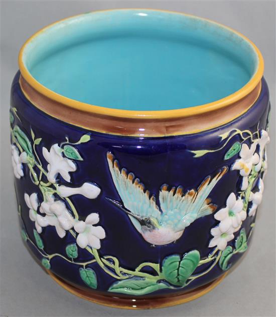 A George Jones majolica Humming Bird and Stephanotis pattern circular jardiniere, late 19th century, 17.5cm